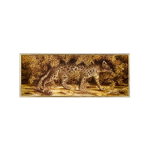 Leopardo Panel in front of a white background
