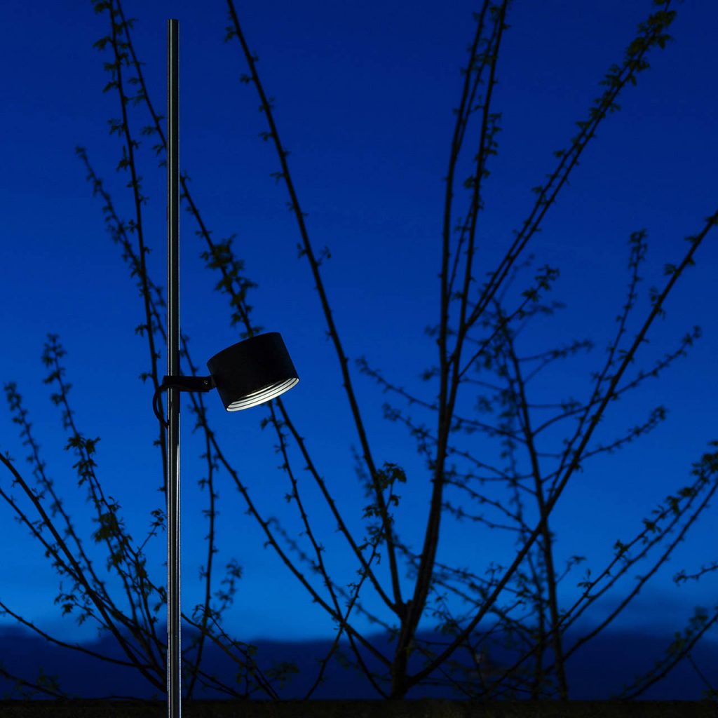 Bubka outdoor lamp in front of a dusk background