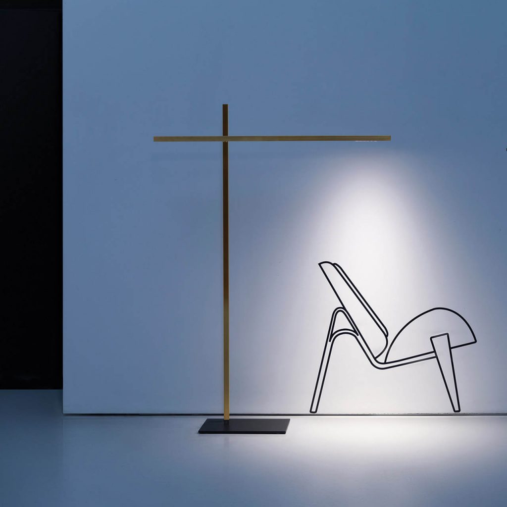 Hashi floor lamp illuminating a wire art chair