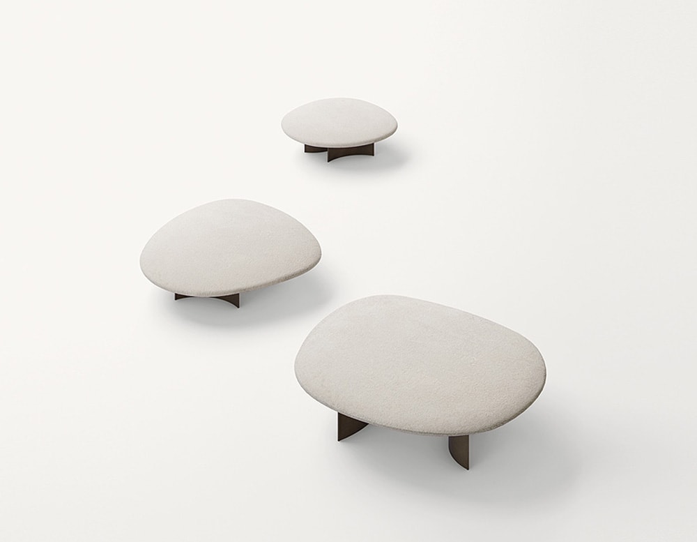 Three Isole tables in different sizes in front of a white background