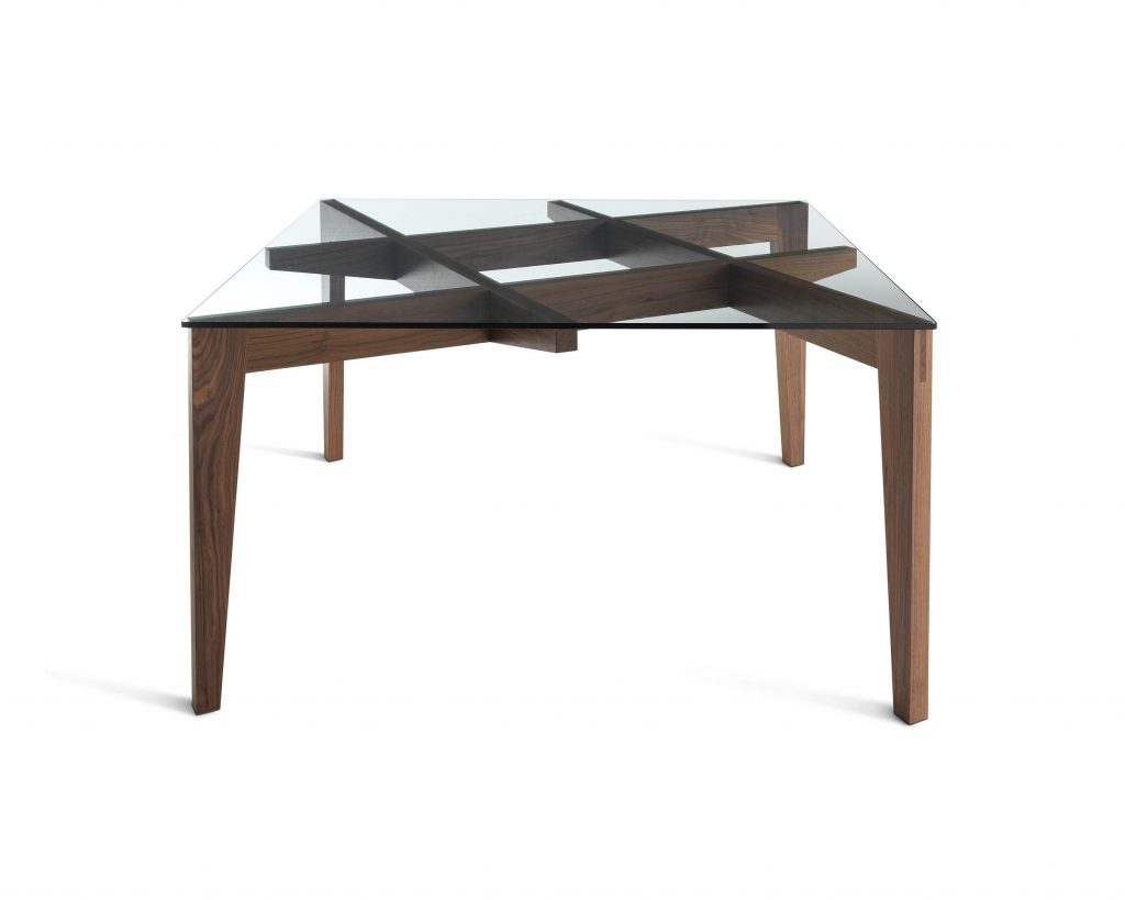 Autoreggente with an angular glass top looking on top of the table with a white background