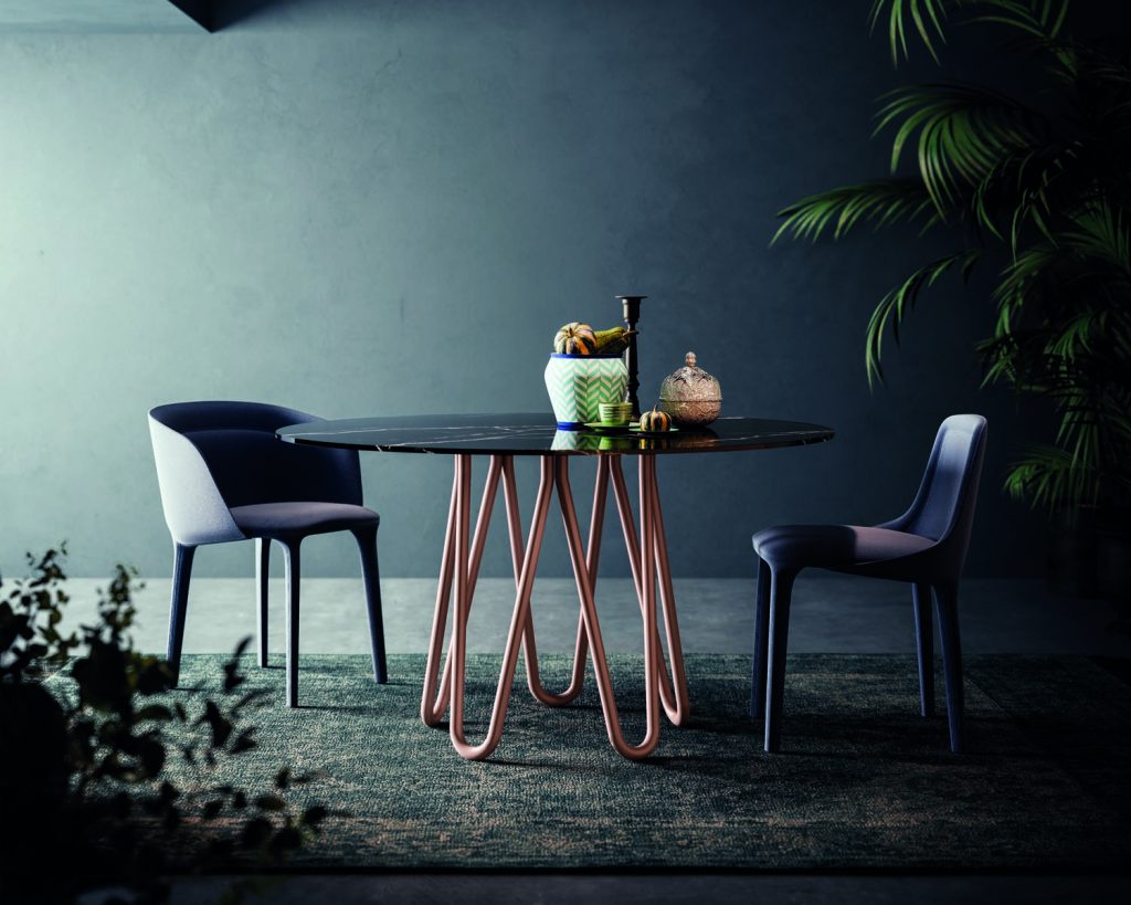 Meduse with smoked top surrounded by two chairs with a blue colored wall