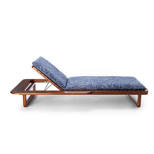 Discover yourself comfortably with the Reclining Lounger in blue and brown wood.