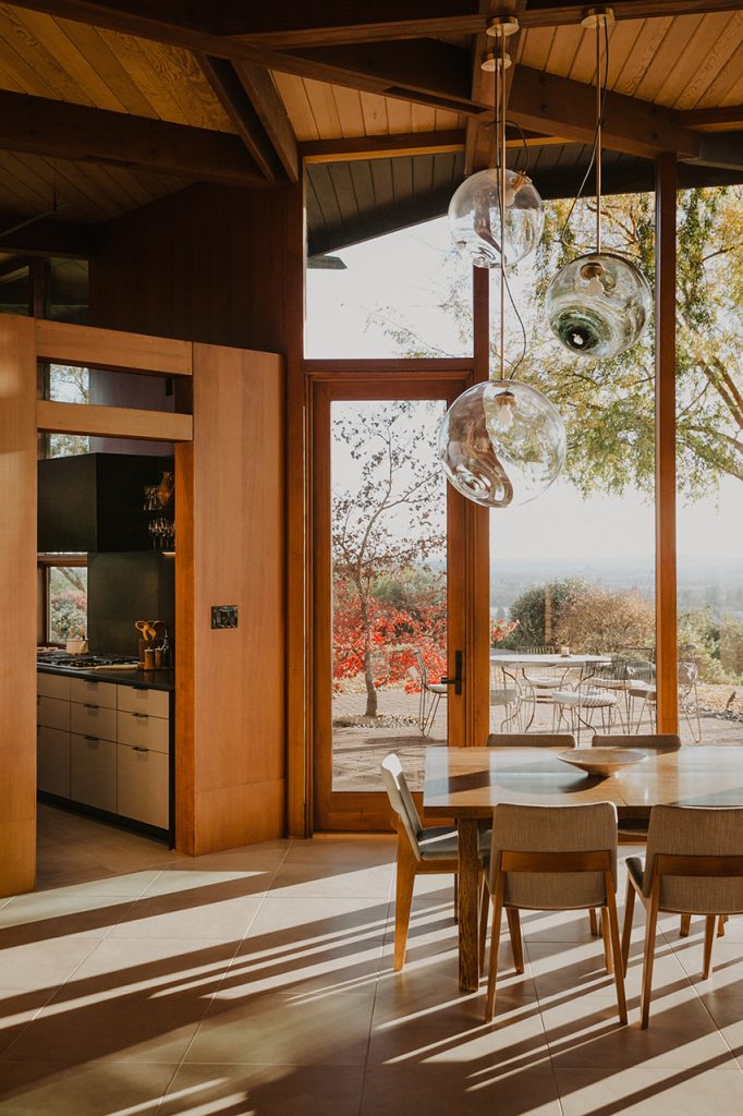 Elegant and sophisticated organic transparent glass spheres with LED light