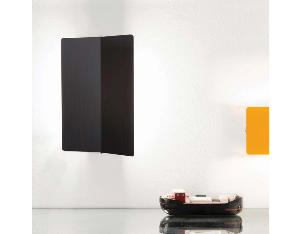 diffuser made of aluminum base and lighting in a black tone