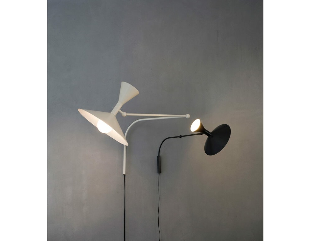 A compact homage to the Lampe de Marseille.