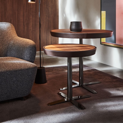 side table made of wood metal and leather finishes in coffee tones