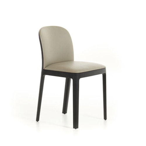 Elevate your dining experience with this set of 6 black oak and beige fabric dining chairs.