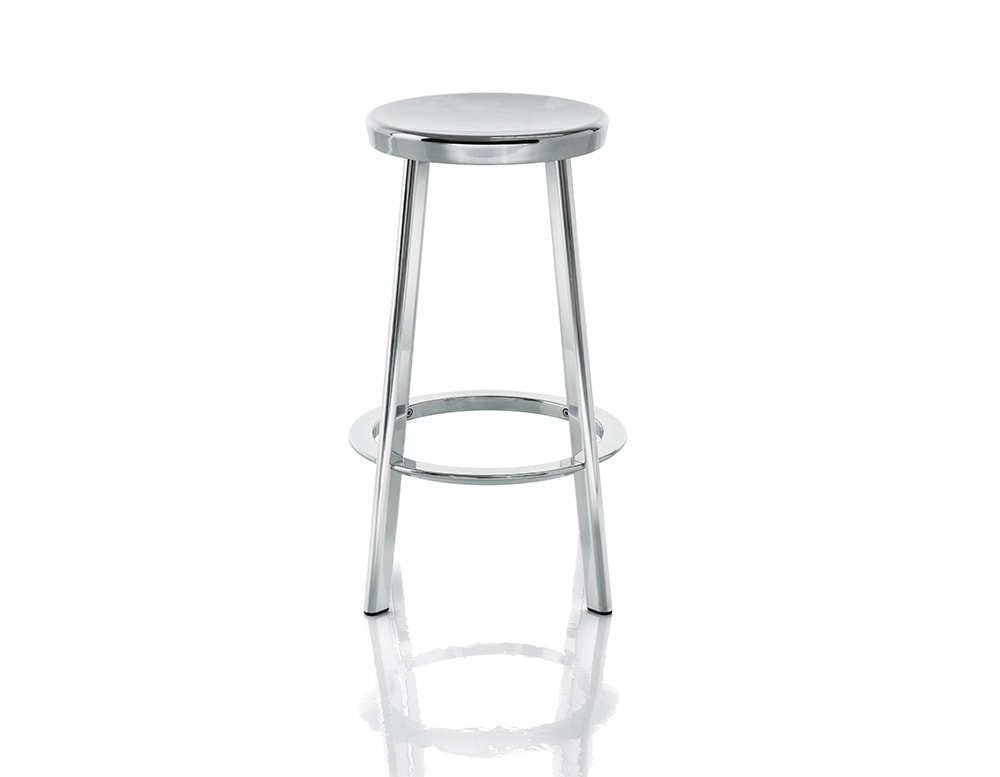 stool made of aluminum throughout its structure in a silver tone on a white background