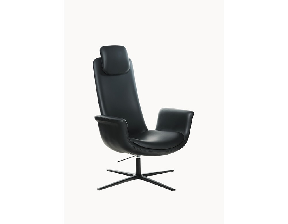 armchair made of aluminum and upholstered in black leather throughout its structure