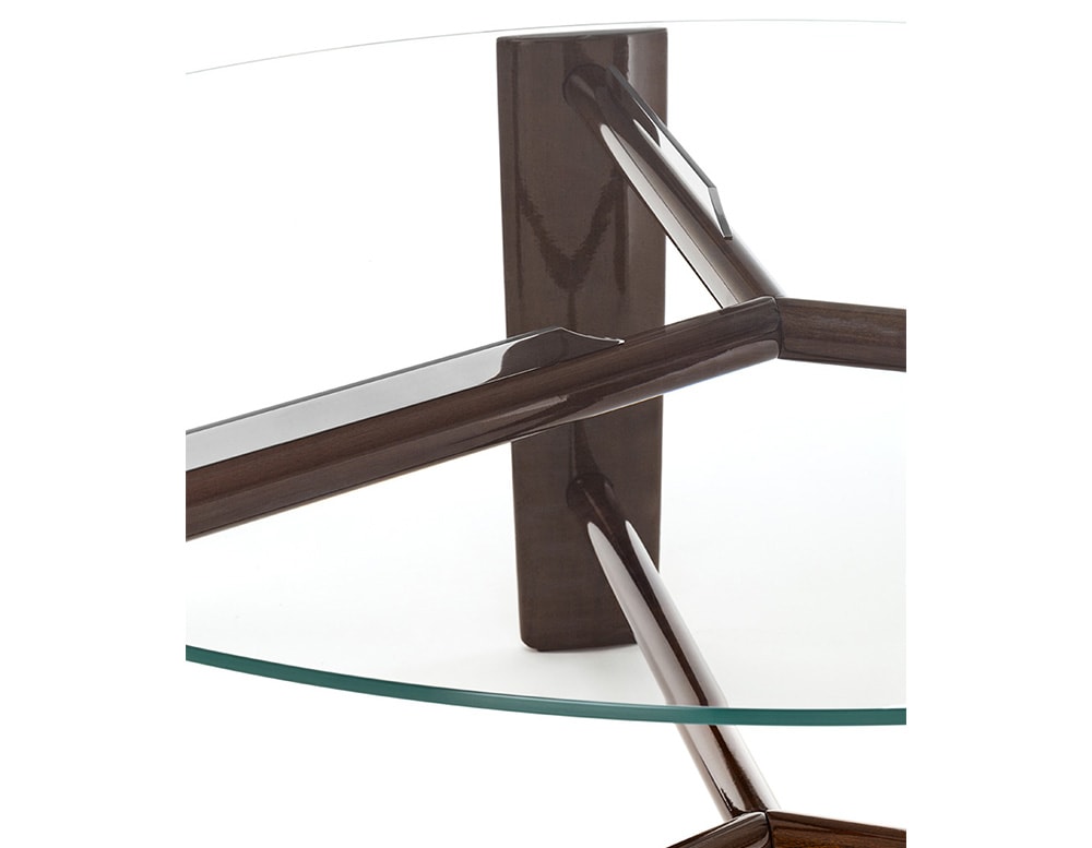removable table made with shiny brown wooden bases.