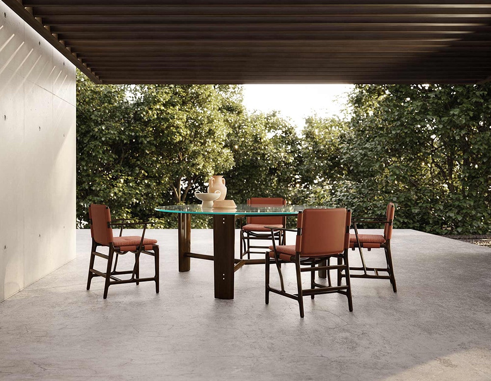 disassembling table with shiny wooden bases and a light and transparent glass top.