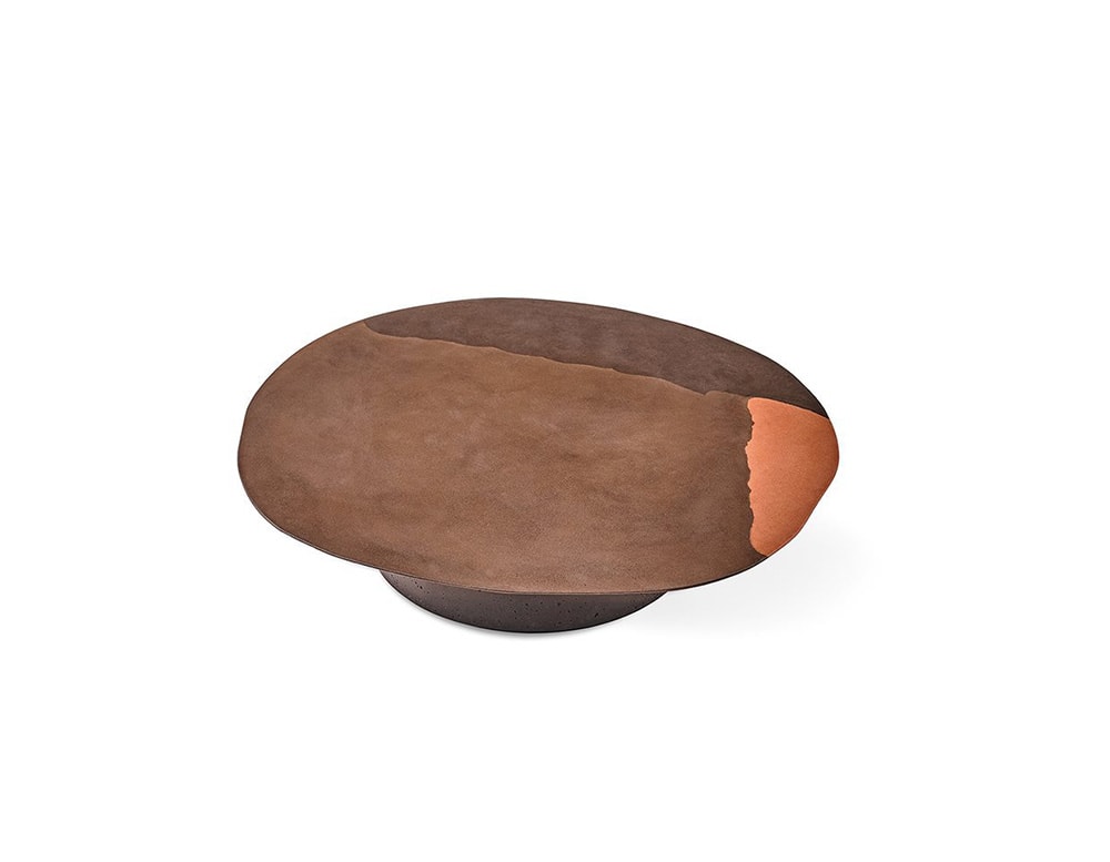 Brown circular coffee table in recycled glass, the surface is not flat