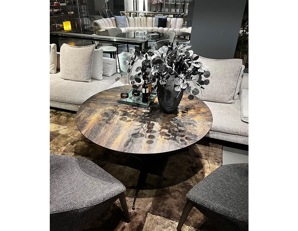 decorative table made with a black burnished steel base and H-Piuma wood in different shades of coffee