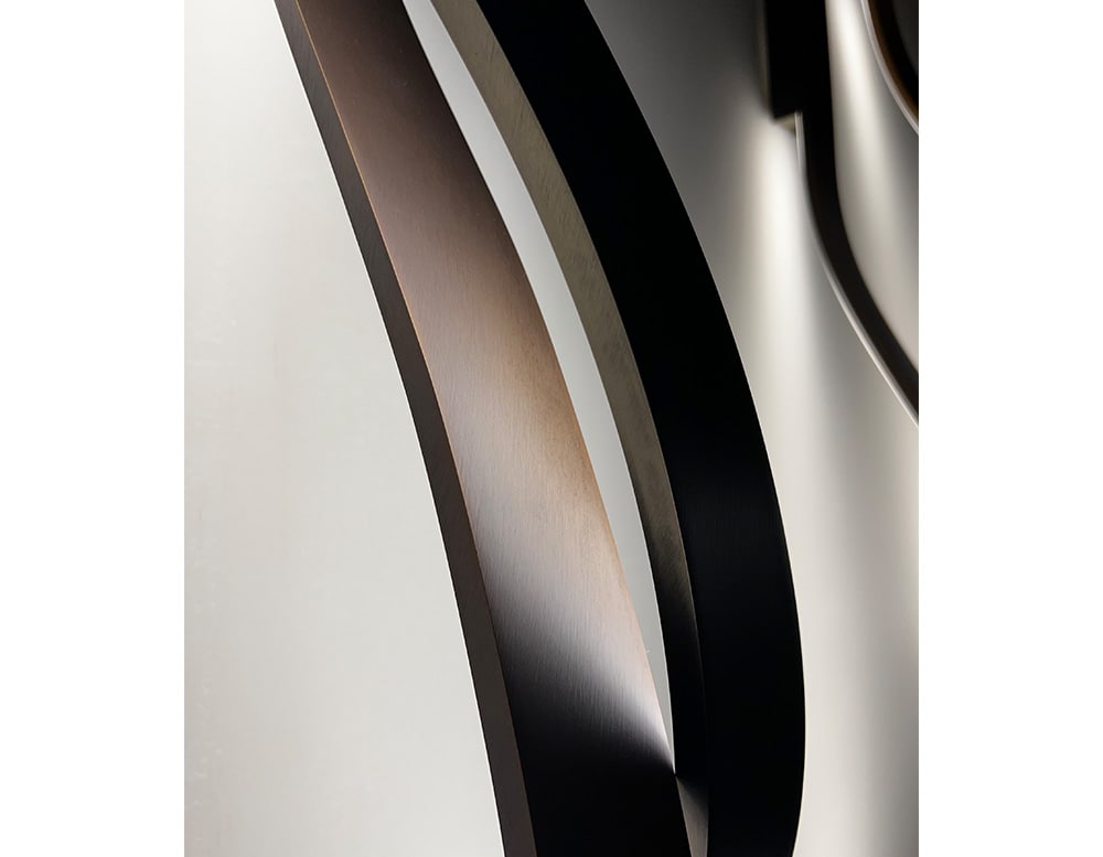 Ribbon-shaped wall lamp in black burnished brass finish