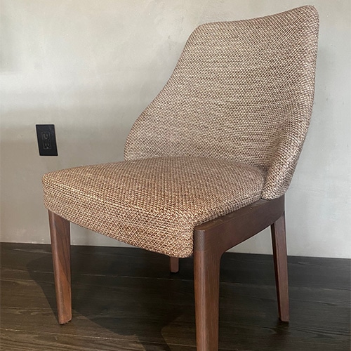 dining chair made of eucalyptus base and upholstered in brown fabric in its finishes