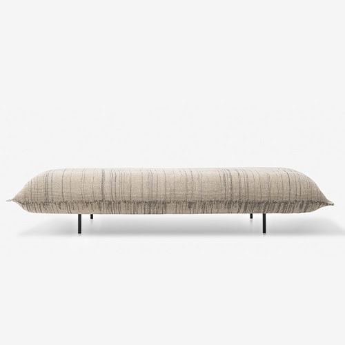 Platform composed of a single wide seat cushion upholstered in fabric in different beige tones and matte steel feet