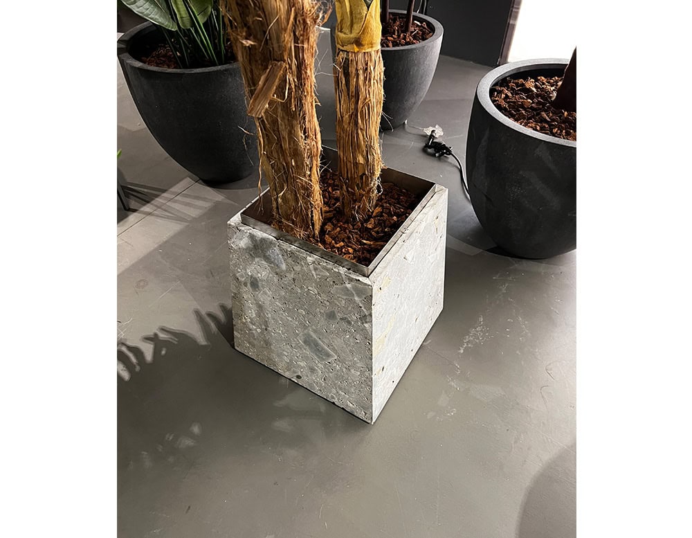 disp_Ext_10th_Vase_A_Accessories_001
