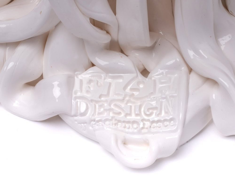 disp_Cors_Medusa_Vase_White_003