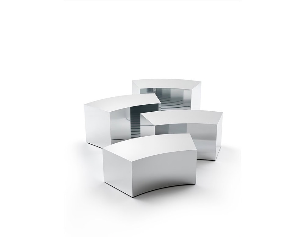 The GR Arch Coffee Table presents a sculptural composition of curved forms. Its mirror-polished surface radiates a cool, silvery tone, enhancing the reflective play of light and surroundings.