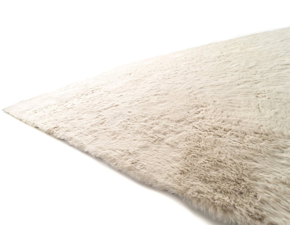 The Kymo Urban Soul Rug brings luxurious softness with its rich high pile and subtle sheen. Its minimalist design enhances any space with a sense of warmth and refined comfort.