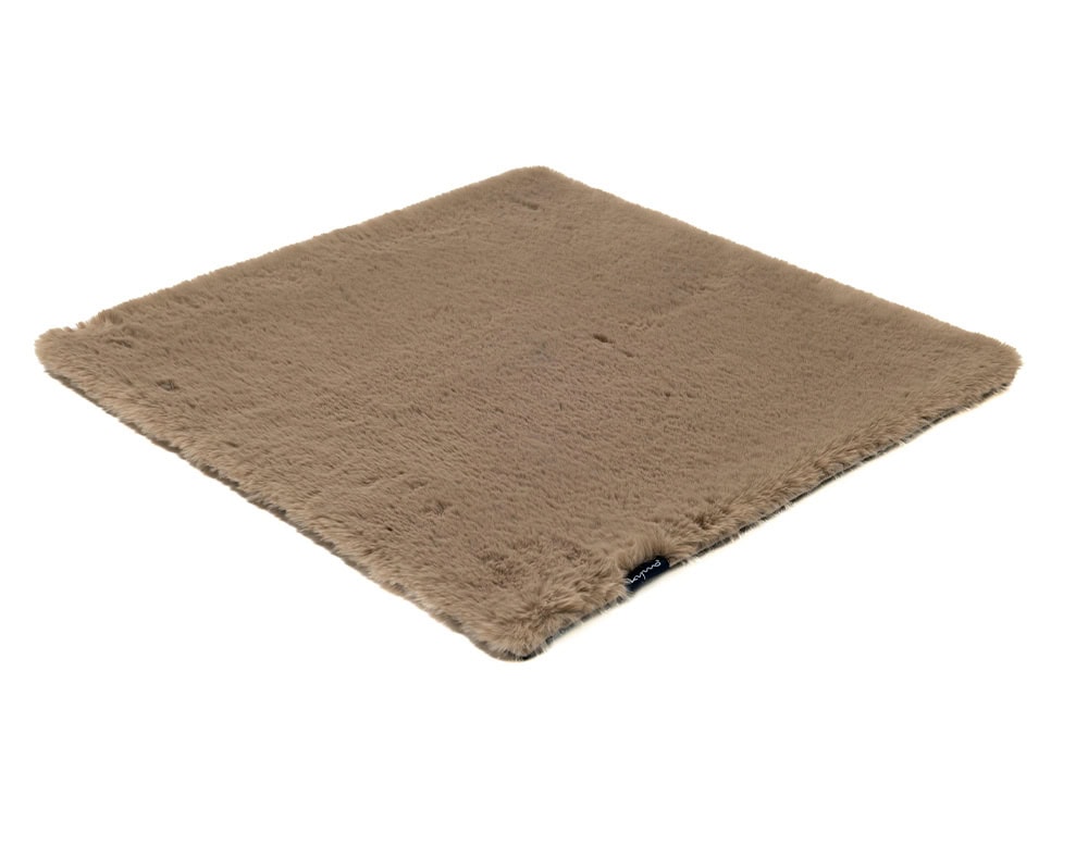 The Kymo Urban Soul Rug in taupe blends luxurious softness with a refined matte finish, creating a cozy yet contemporary statement for modern interiors.