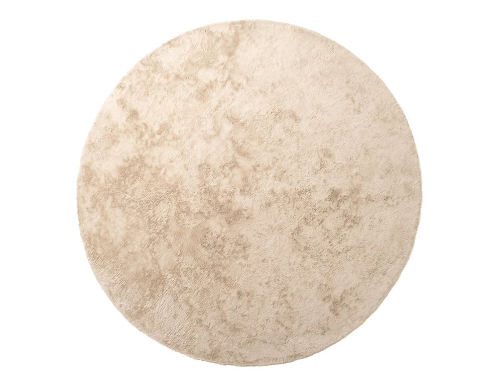 The Kymo Urban Soul Rug in round format features a soft sheen and lush texture that brings warmth and subtle elegance to any interior space.