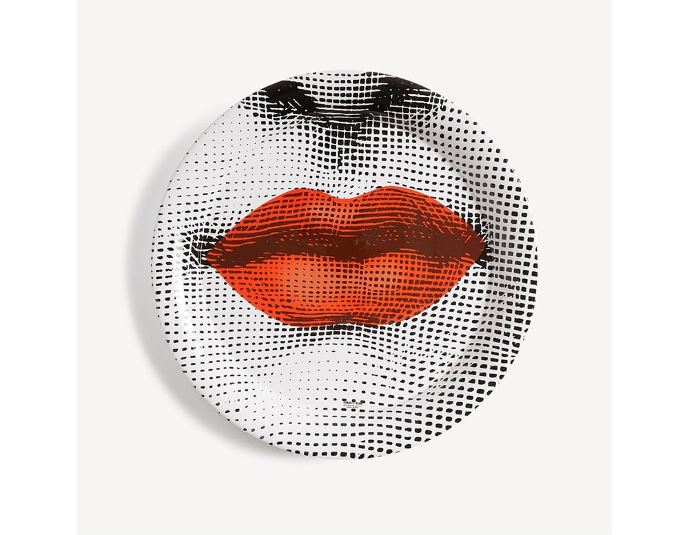 A striking round tray featuring vivid red lips over a dotted black-and-white face. The bold graphic contrast brings a pop art edge to classic portraiture, blending vintage allure with modern attitude.