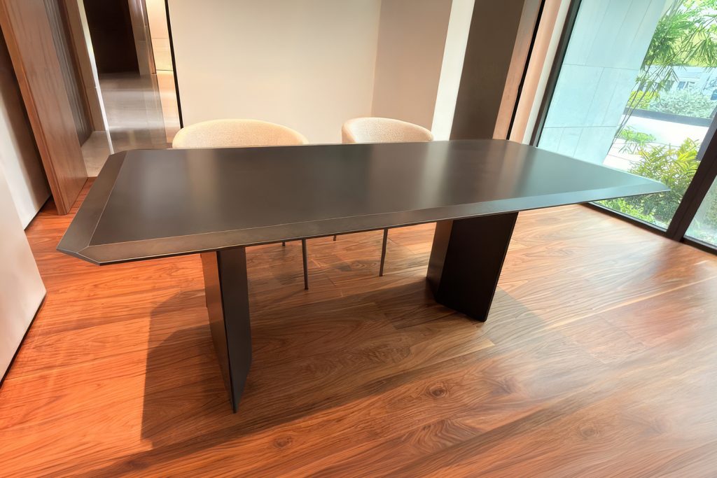 Dolm Plus Table