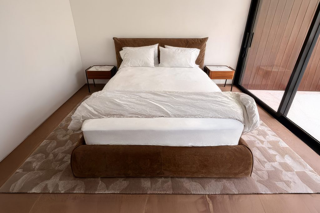 Piumotto Queen Bed